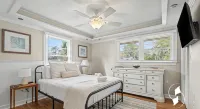 10 min to Parris Island - Pet friendly Retreat w/ Yard & 1-1 Guest House - Pools