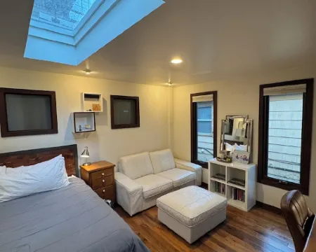 Perfect location! Downtown Beach & Ski Pad w/hot tub in the heart of Sandpoint. Hotels in Sandpoint