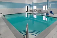 Holiday Inn Express KANSAS CITY - AT THE LEGENDS by IHG - piscina