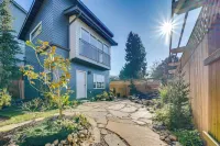 Mini Pearl Sleek Seattle Gem w/ Easy Dtwn Access - 3 Sao