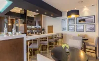 Hampton Inn by Hilton Tijuana Otay - ที่มีบาร์