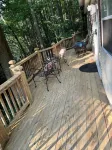 Creekside cabin with hot tub