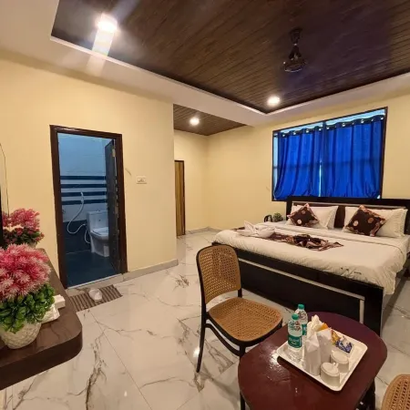 Hotel Sky Palace Отели рядом с достопримечательностью «Конгресс-центр Subham»