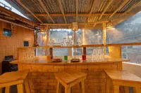 Beholden Stay & Cafe - Mountain View Boutique Stay in Old Manali