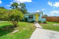 Manatee Cove Retreat | Pet-Friendly Coastal Home Sleeps 6
