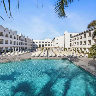 Mac Puerto Marina Benalmádena Hotels near Carvajal Beach