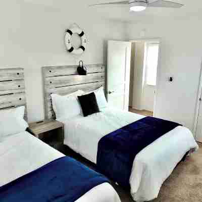 Walk to Beach, Tropical Patio, World Cup, Sleeps 5 Rooms