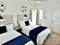 Walk to Beach, Tropical Patio, World Cup, Sleeps 5 - balcony