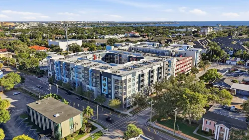 Stylish 2BR w Pool Pet-friendly Unit 13 - Huoneistot