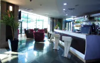 Hotel Delta 4 - ที่มีบาร์
