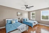 Northern Kentucky Gem w/ Yard & In-ground Pool! - Homestays