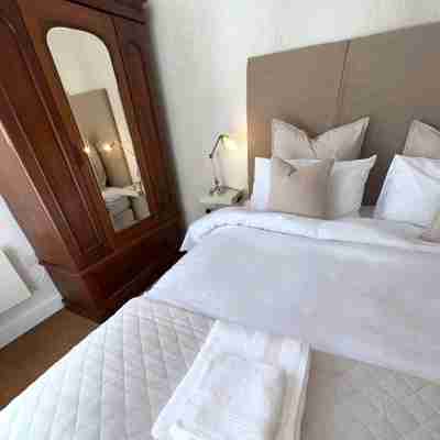 Charming 2-Bedroom Apartment in Vibrant Ashton Gate, Bristol Rooms