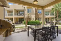 Designer 4BR Getaway, Sleek Laminate Floors - Villas