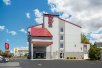 Red Roof Inn & Suites Philadelphia - Bellmawr - Parkplatz