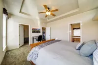 Newport Riverfront Home w/ Deck + Fire Pit! - 3 étoiles