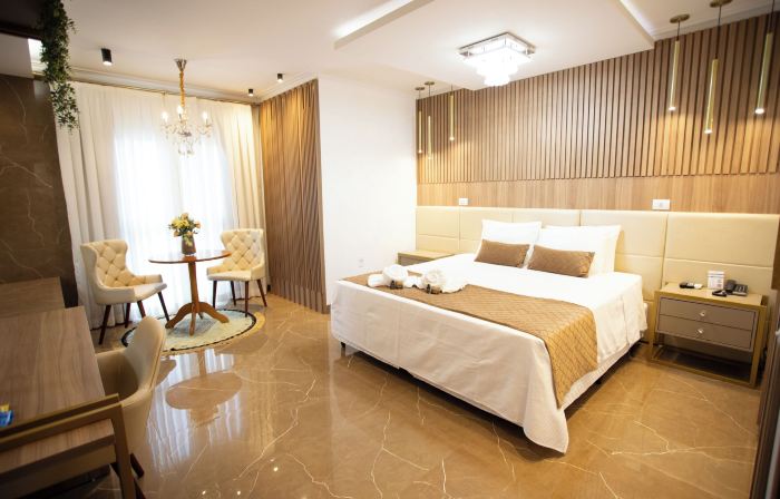 Ellus Hotel