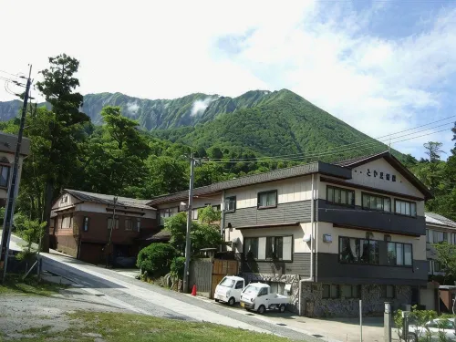 Toyama Ryokan - parking