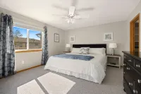Charming Home with RV Parking - 30 Miles from Rmnp!
