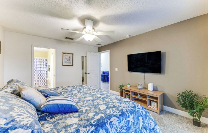 Heart of Lake County! Family Escape w/ Lanai, Pool