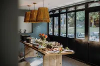 Les Demeures de Varennes, BW Signature Collection - breakfast