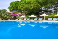 Moonshine Hotel & Suites - Pools