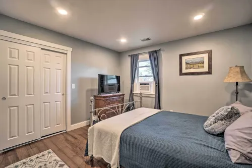 Charming Cheyenne Home ~ 1 Mi to Downtown! - مطابخ