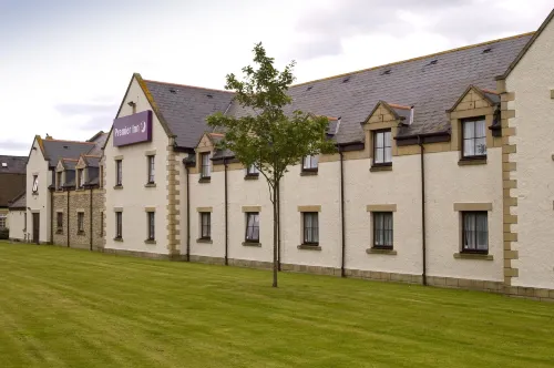 Premier Inn Dundee East - parking