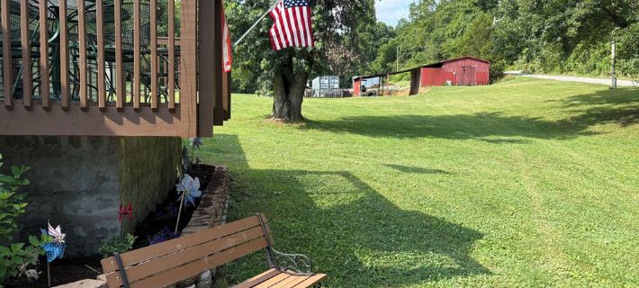 Rosey's Retreat Charming 2-bedroom Country Cottage in LaFollette, Tennessee WiFi Hotels in Campbell County