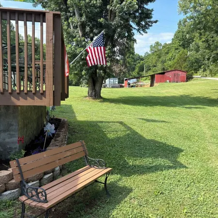 Rosey's Retreat Charming 2-bedroom Country Cottage in LaFollette, Tennessee WiFi