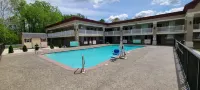 Red Roof Inn Bordentown - McGuire AFB - piscina