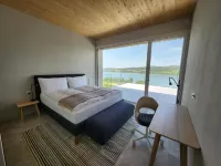 Lakeview Guest Rooms with Huge Rooftop Terrace - Wifi