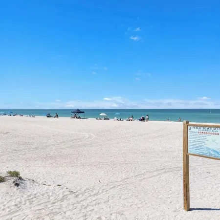 Sandy Cheeks & Barefeet, Gorgeous Interior Gulf Beach Place, Pool, on Beach Side