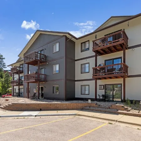 Birch Bungalow: Lead 2 Bedroom/2 Bath Condo. 5 mi to Skiing & 17 mi to Sturgis