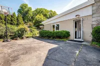 Beautiful 1 Bedroom, 1 Bathroom in Medford with WiFi and AC - Apartments