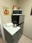 Willow Glen Hideaway - Charming Cottage with Hot Tub - Homestays