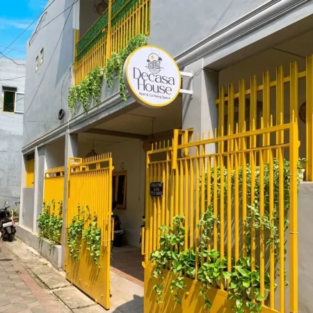 Decasa Female House