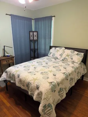 Charming 2-bedroom house in welcoming quiet Hondo w HEAT AC, WiFi, cable - 무료 와이파이