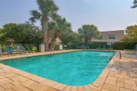 Palmetto Dunes Villa w/ Deck & Lagoon Views! - Villas