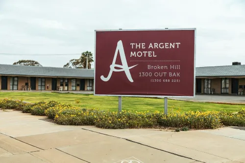 The Argent Motel - parking