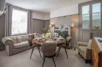 Hudson House - 2-Star