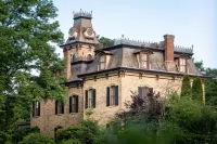 Hutton Brickyards Riverfront Hotel & Venue - parking