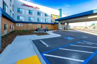 Hampton Inn by Hilton Selma - parking