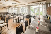 โรงแรมเบสท์เวสเทิร์นพลัส อัม ชลอสแบร์ก - ที่มีสระว่ายน้ำ