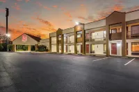 Red Roof Inn Clarksville - 2 Sao