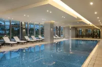 Lotte Hotel Yangon - piscina