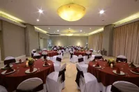 Holiday Inn & Suites GUADALAJARA CENTRO HISTORICO by IHG - موقف سيارات