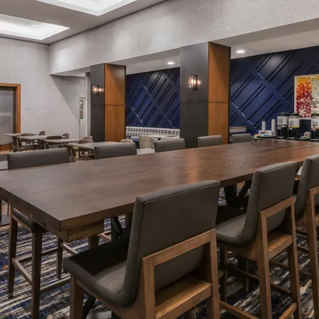 Hampton Inn & Suites Fort Wayne Downtown