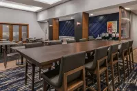 Hampton Inn & Suites Fort Wayne Downtown - فطور