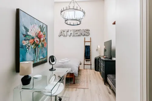 Downtown Athens Condo, Sanford Stadium Views, 12 Min Walk to Games - 4-Star