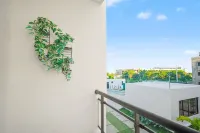 Modern 2BR Pool 5 Min to Coco Bongo Downtown - 3-Star